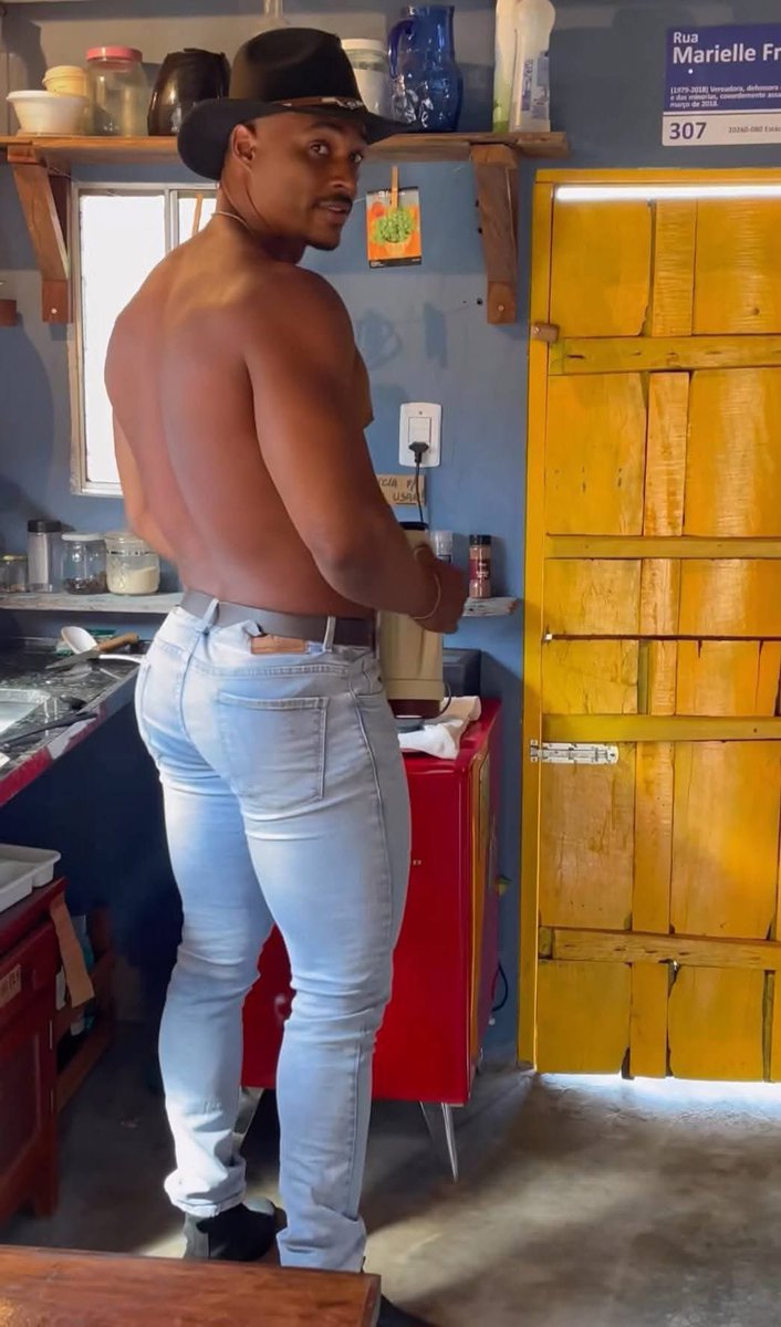 jeansgaze's tweet image. Smooth saddle 👖