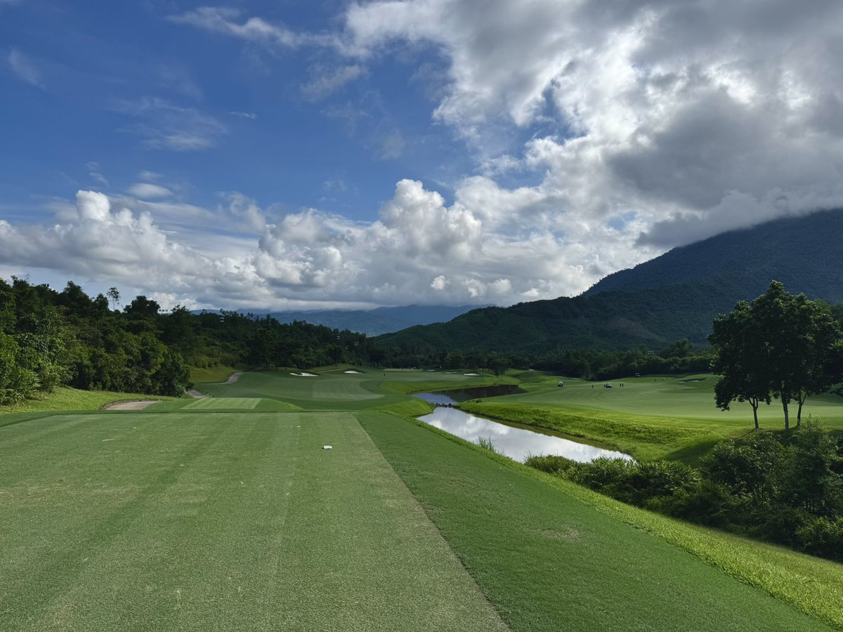 simees's tweet photo. Ba Na Hills Golf Club looking stunning in the sunshine #lukedonald #img #Danang #Vietnam https://t.co/APpWVxENDn