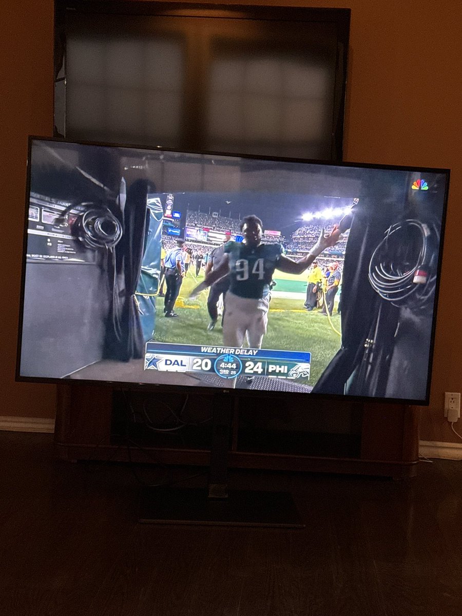 DCC just used thunderstruck to delay the game <a href="/DCCheerleaders/">Dallas Cowboys Cheerleaders</a> 😂 🦅🦅🦅