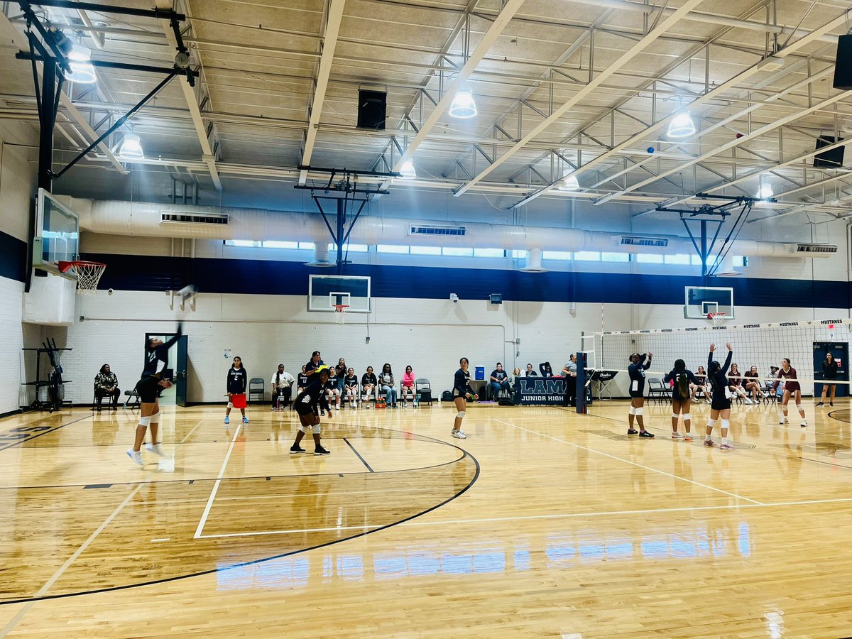 I absolutely love watching our <a href="/LJHMustangs/">Lamar JH</a> volleyball team compete. #ProudPrincipal <a href="/LJH_Sports/">Lamar JH Atheltics</a> <a href="/lcisdathletics/">LCISD ATHLETIC DEPT.</a> 💙🏐