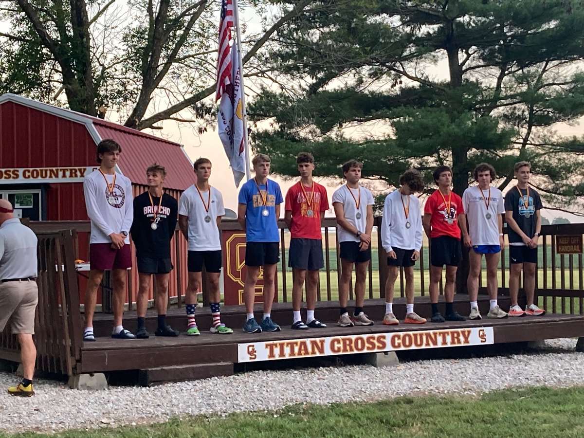 T_Selby91's tweet photo. Had some great efforts this evening at the Alan Hopewell class invitational. Senior Grant Montgomery finished 3rd in the jr/sr race in a time of 16:41 and Freshman Gavin Zint was 9th in the fr/so race in a time of 18:06.

Go Pioneers! 

@BHS_Boys_Track https://t.co/2gifON6IaB