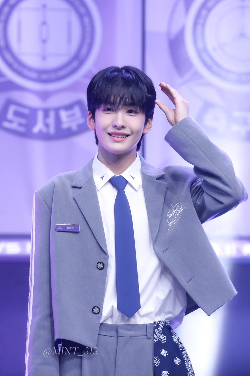 junwonxin01's tweet photo. Hyunjun, thankyou for coming to my life. As an only child myself, I'm grateful because you made me feel like an older sister who's proud of her little bro. You've done your best ♡ 

#현준이에너지충전할시간⚡️ 
#WithHyunjunAlways 
#정현준 #JUNGHYUNJUN 
#보이즈2플래닛 #boys2planet https://t.co/9mZD9iYiQc