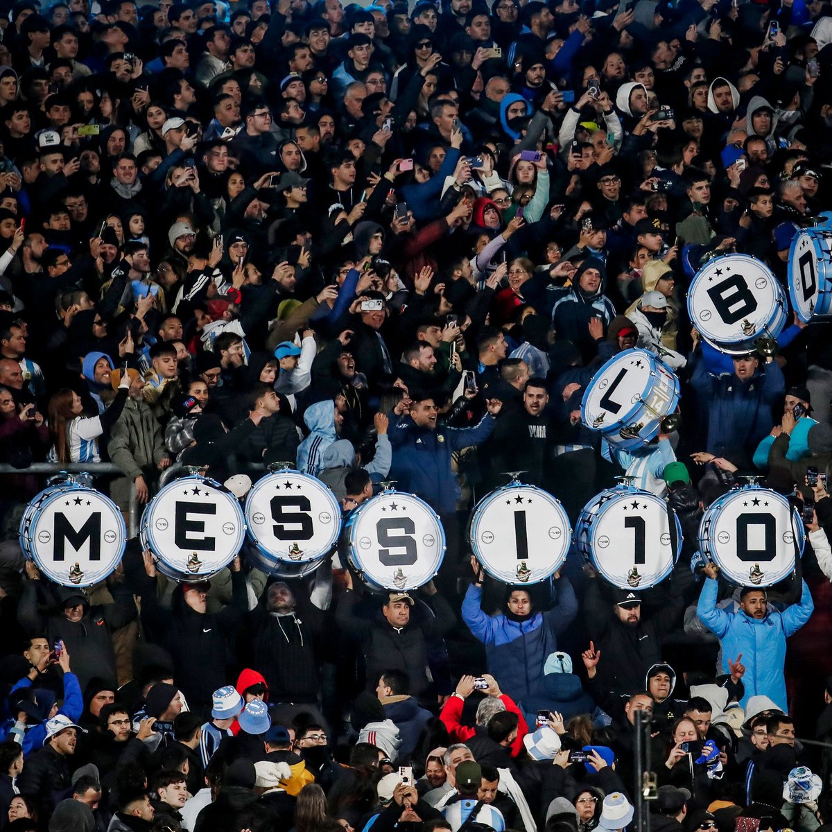 ✅ 𝐎𝐅𝐈𝐂𝐈𝐀𝐋 | Lionel Messi no jugará el último partido rumbo al Mundial 2026 ante Ecuador. Jugó hoy su último partido de Eliminatorias. Una leyenda dice adiós:

🔛 Jugador con más partidos: 72
⚽️ Máximo goleador: 36

🥲 ¡Hasta siempre!

#EliminatoriasSudamericanas