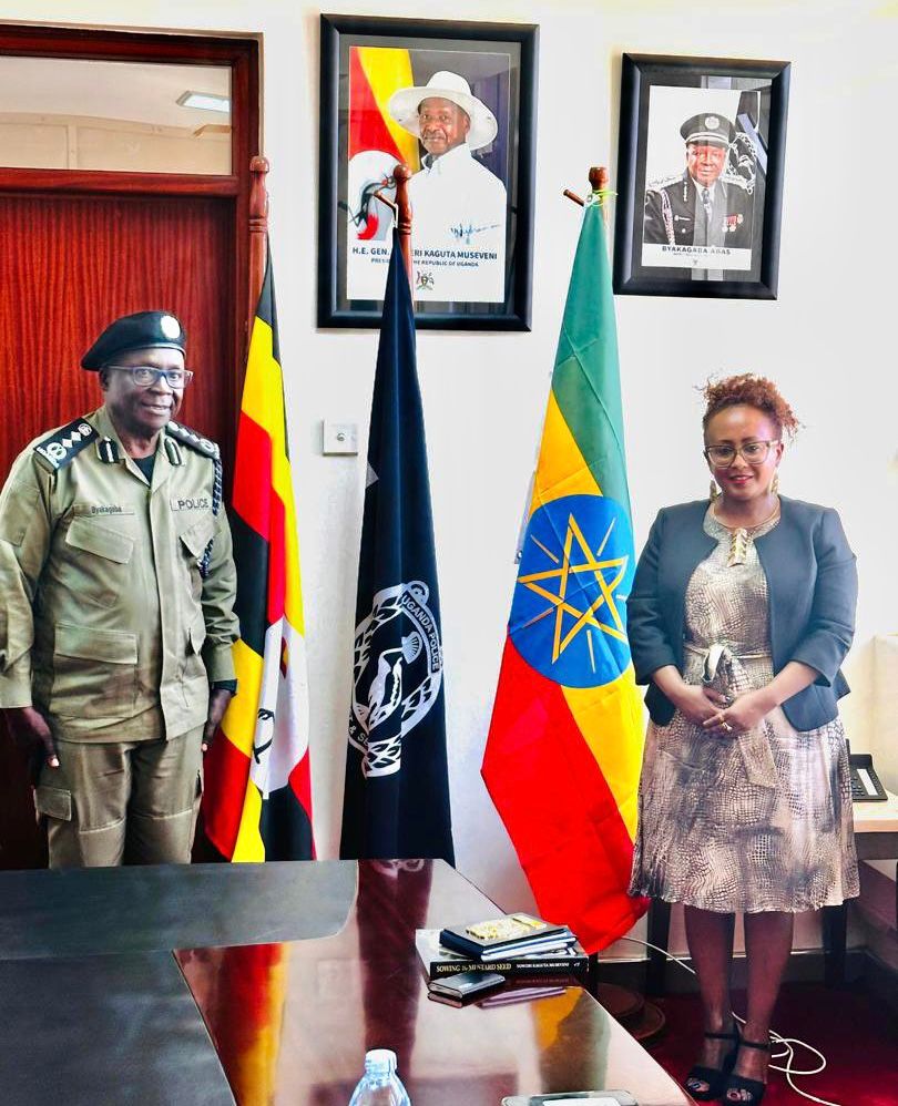 ETEmbassyKLA's tweet photo. H.E.@EtsegenetYimenu visited the IGP, @igp_ug1, Chief of Police Forces of Uganda, &amp; discussed regional &amp; international cooperation. Both sides expressed the need to strengthen the existing relation and areas of mutual interest @mfaethiopia @UgandaMFA @PoliceUg @EthiopiaPolice https://t.co/HLOq97gZsi