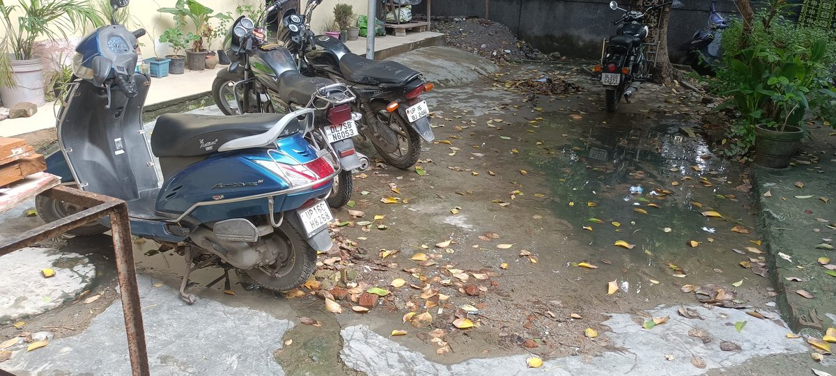 prempiyush99's tweet photo. @noida_authority  Swachhata app par ek hafta ho gaya complain kiye hue par abhi tak samasya ka samadhan nahi hua kripya dhyan de gande pani se bimari ho sakti hai barsat ke dinon me https://t.co/0fFbQIkn9K