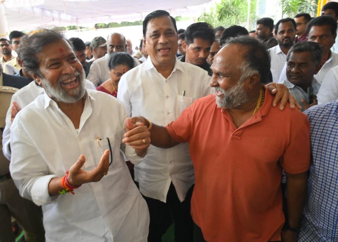 ImJaggaReddy's tweet image. సంగారెడ్డి ప్రభుత్వ హాస్పిటల్ లో మెడికల్ కాలేజ్ ప్రారంభోత్సవ కార్యక్రమంలో పాల్గొన్న జగ్గారెడ్డి, హెల్త్ మినిస్టర్ దామోదర రాజనరసింహ, నిర్మల జగ్గారెడ్డి..

#Sangareddy #Jaggareddy #DamodaraRajaNarasimha #NirmalaJaggareddy #MedicalCollege