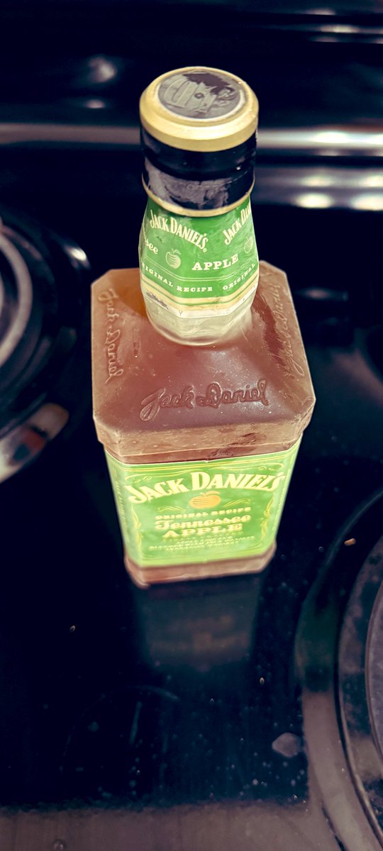 DeonK111's tweet image. Finally cracked her open. Bottles are meant for celebration of life and the success it brings! #morelife #letsgetit