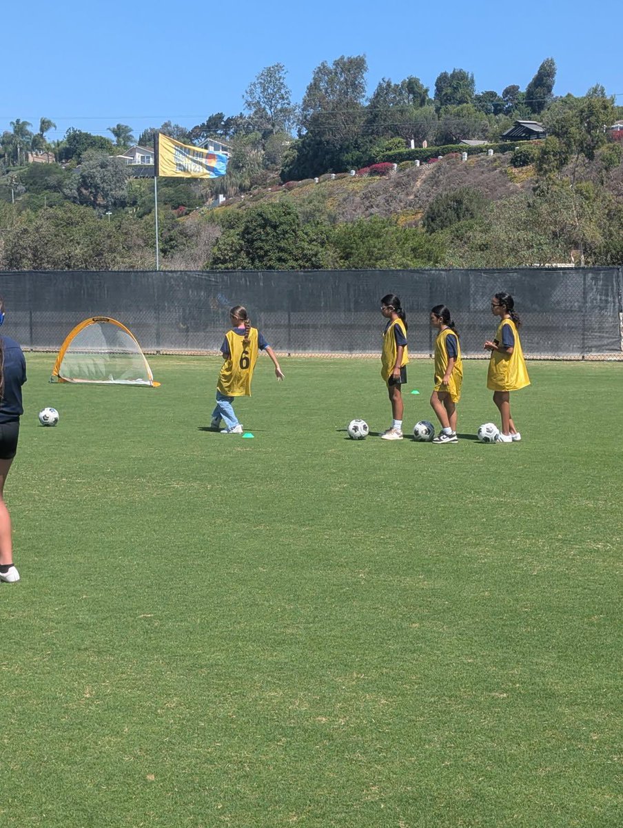 NestorLions's tweet photo. Our Nestor 5th &amp; 6th grade girls had an amazing time at the @sandiegowavefc Soccer Clinic! ⚽🦁 They heard from pros, practiced soccer drills, got autographs, and left with swag bags! Such an inspiring day for our student athletes. @Supt_SBUSD @SBUSD_NEWS https://t.co/KUcwD5wa2K