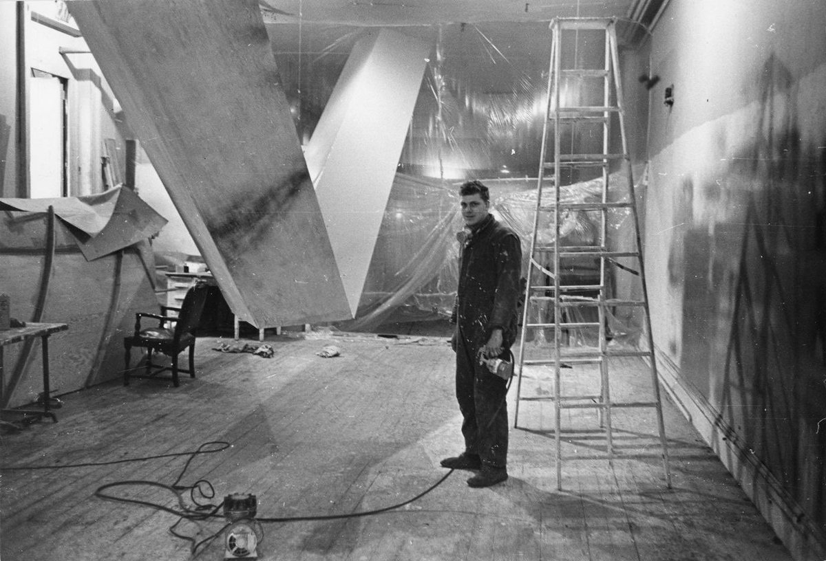 Robert Grosvenor has died at 88. An American sculptor who started in the field of minimalism, he described his own work as “the ideas that operate in the space between floor and ceiling”. 
#RIPRobertGrosvenor

Topanga (1965) by Robert Grosvenor
