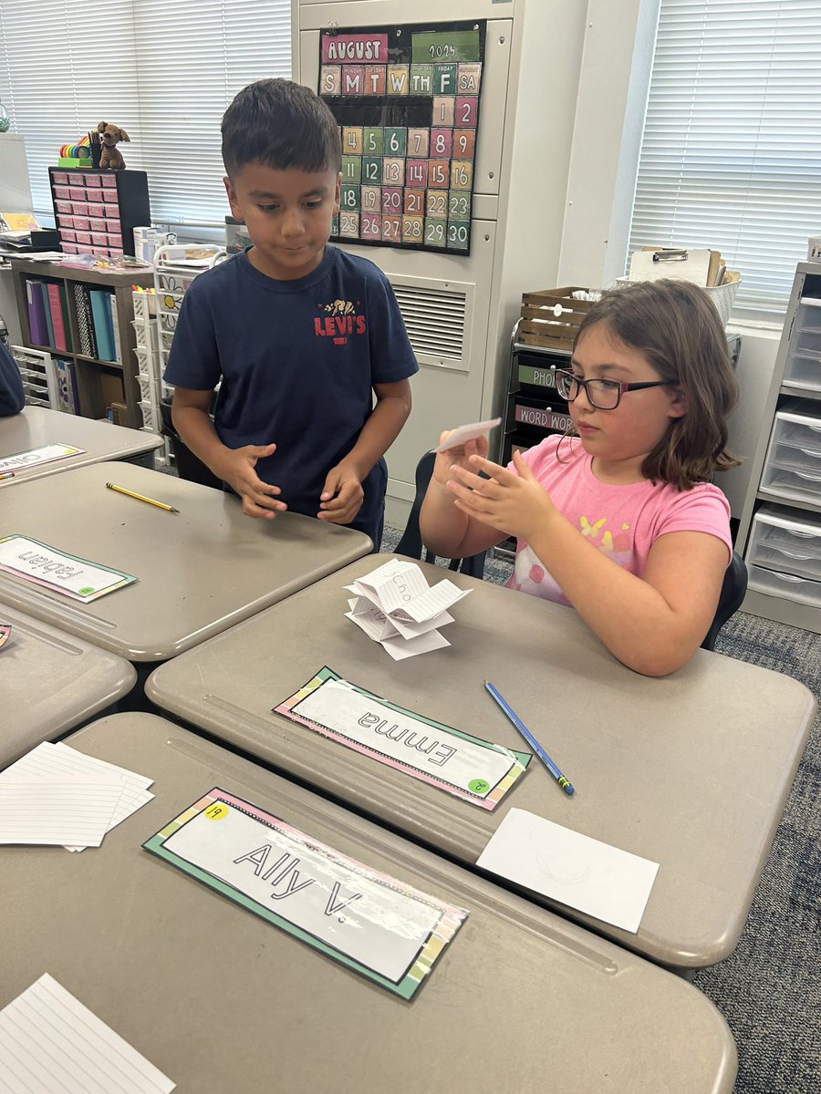 _MrsTapia's tweet photo. @_MrsTapia @VV_Voyagers Learning all about what we have in common with our new friends was so fun! https://t.co/mKi3K43305