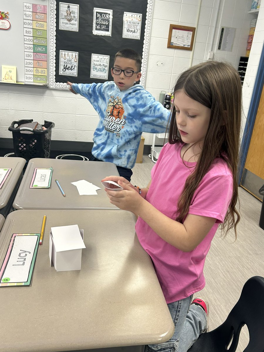 _MrsTapia's tweet photo. @_MrsTapia @VV_Voyagers Learning all about what we have in common with our new friends was so fun! https://t.co/mKi3K43305