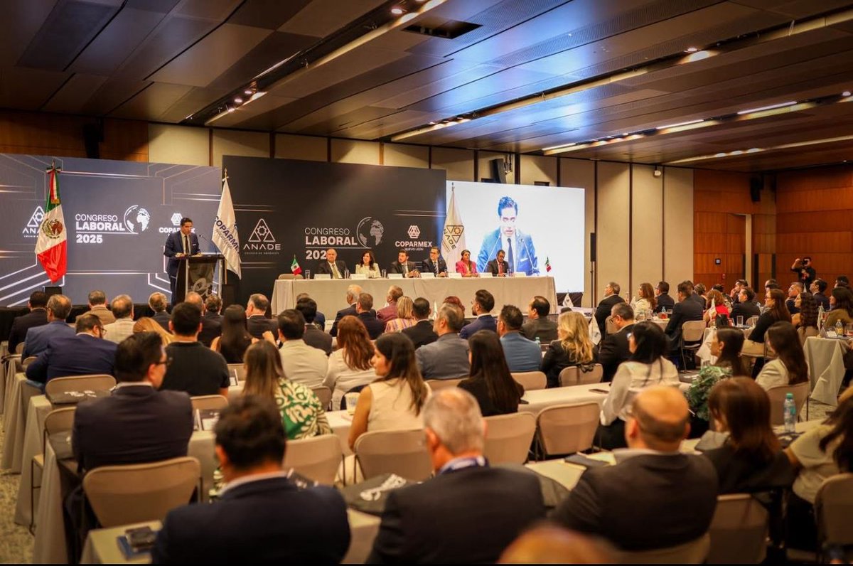 El Gobernador de Nuevo León <a href="/samuel_garcias/">Samuel García</a>, nuestro Presidente <a href="/JA_Santiag/">José Ángel Santiago</a>, la presidenta de <a href="/ANADENuevoLeon/">ANADE Nuevo León</a>, y el presidente de <a href="/CoparmexNL/">Coparmex Nuevo León</a>, dieron palabras de inicio en el Congreso Nacional Laboral, en la ciudad de Monterrey. ¡Casa llena!
#NuestraResponsabilidadEsHoy