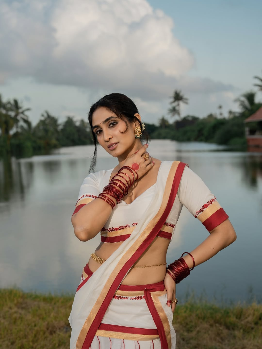 Deepti Sati Instagram viral photos leaked selfie clothless romantic onlyfans Pinterest redit pictures  of her juicy curves saari backless salwar shirt ceamy figure tiktok, Imdb, Flickr, Tumblr cleavage exposing navel show armpit juicy lip navel,iduppu,kiss smooch Email Id, WhatsApp Number,