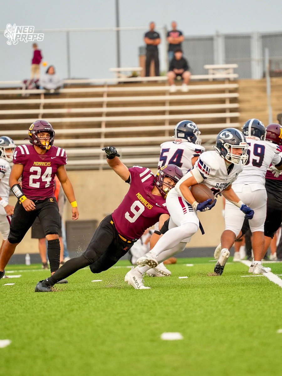 The Monarchs defeat Lincoln North Star 💪

Papillion-La Vista wins 9-3 with help from Johnathan Hardin who had two interceptions and 101 yards on offense.

#nebpreps