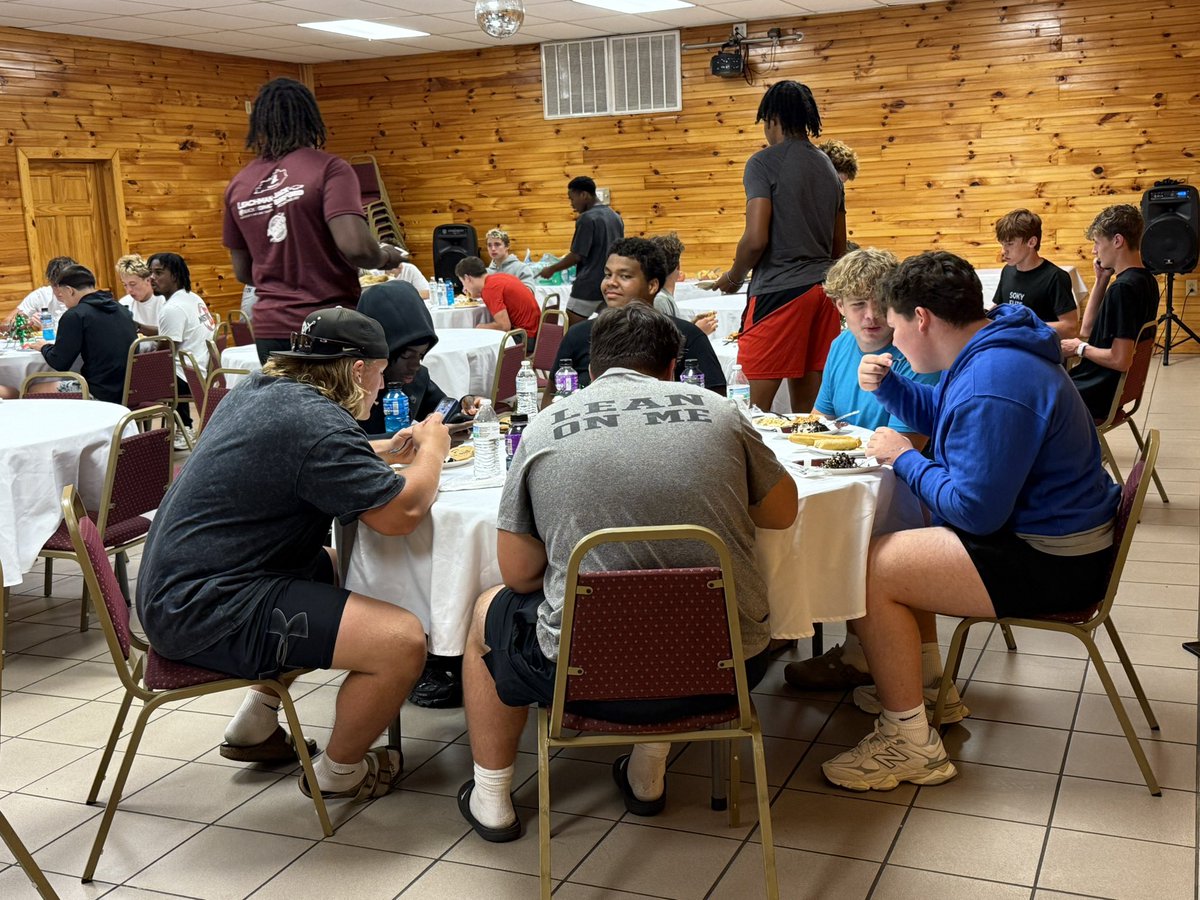 SouthWarrenFB's tweet photo. Huge thanks to Ashley Wilson for hosting a great Pasta Party to get our guys fueled up for Friday night’s game. Thanks also to the Kuzma and Kranz families for opening up the KOA Convention Center to serve as the perfect venue. Our guys are blessed. #goodfood #goodbros #goodnight https://t.co/b4t9VCIBHr