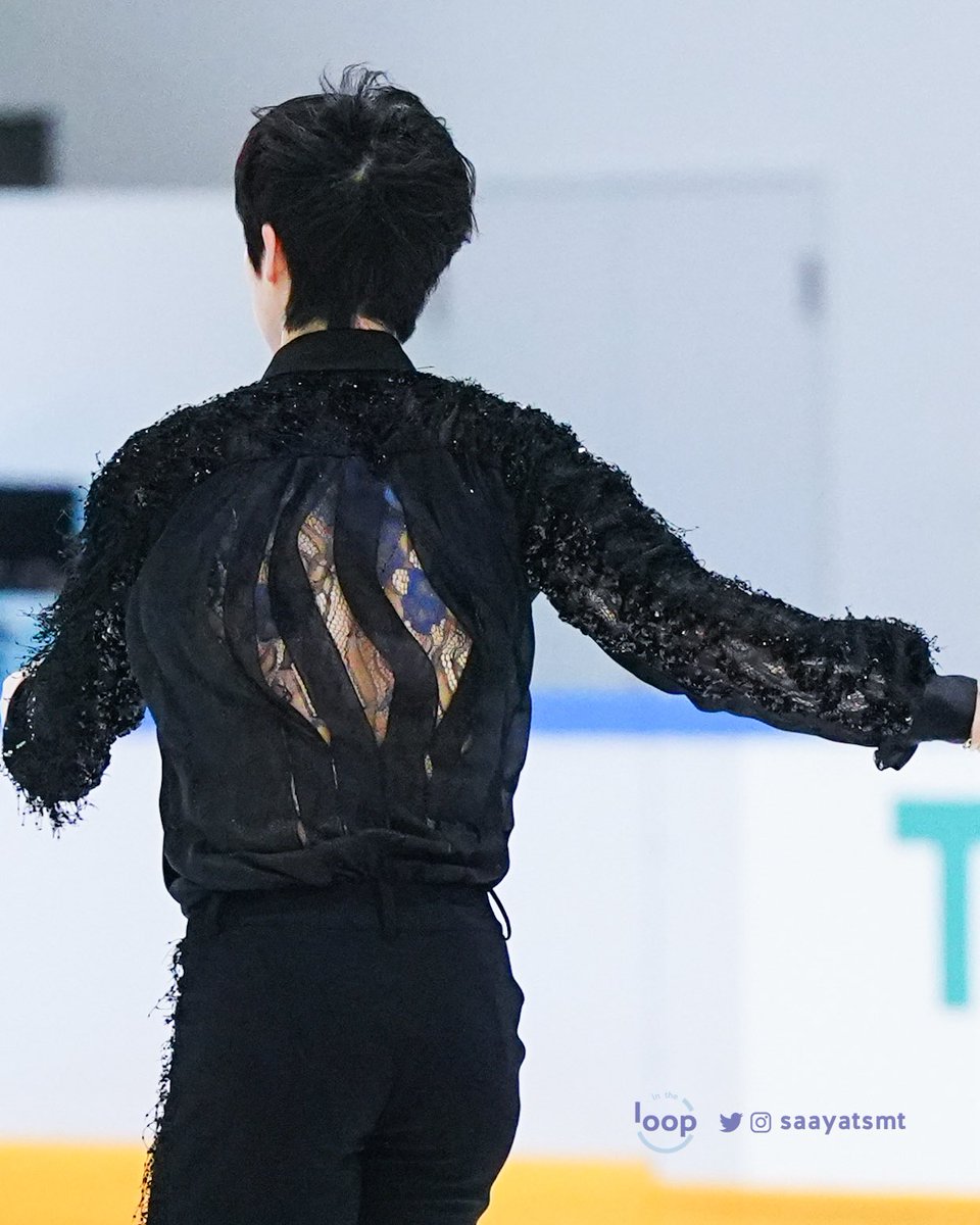 The men are practicing at Kinoshita Group Cup! We have a first look at #JunHwanCha's short program costume 👀