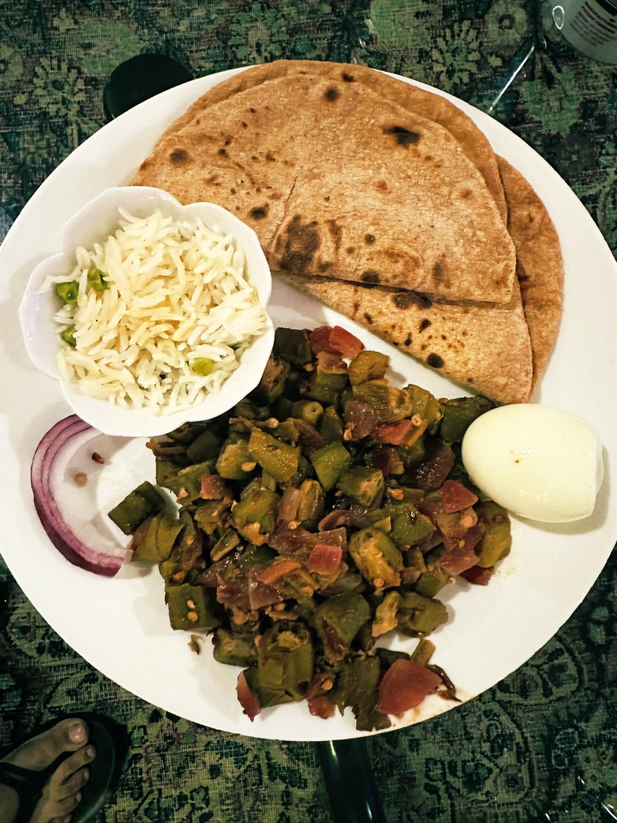 free_style_chef's tweet image. We’re eating okra tonight and loving it!

Okra stir fry with whole wheat chapati &amp;amp; boiled egg. 

#twittersupperclub #Indianfood #bhindi