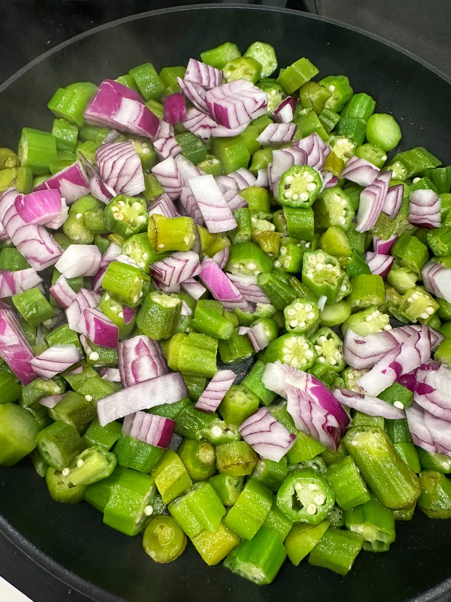 free_style_chef's tweet image. We’re eating okra tonight and loving it!

Okra stir fry with whole wheat chapati &amp;amp; boiled egg. 

#twittersupperclub #Indianfood #bhindi