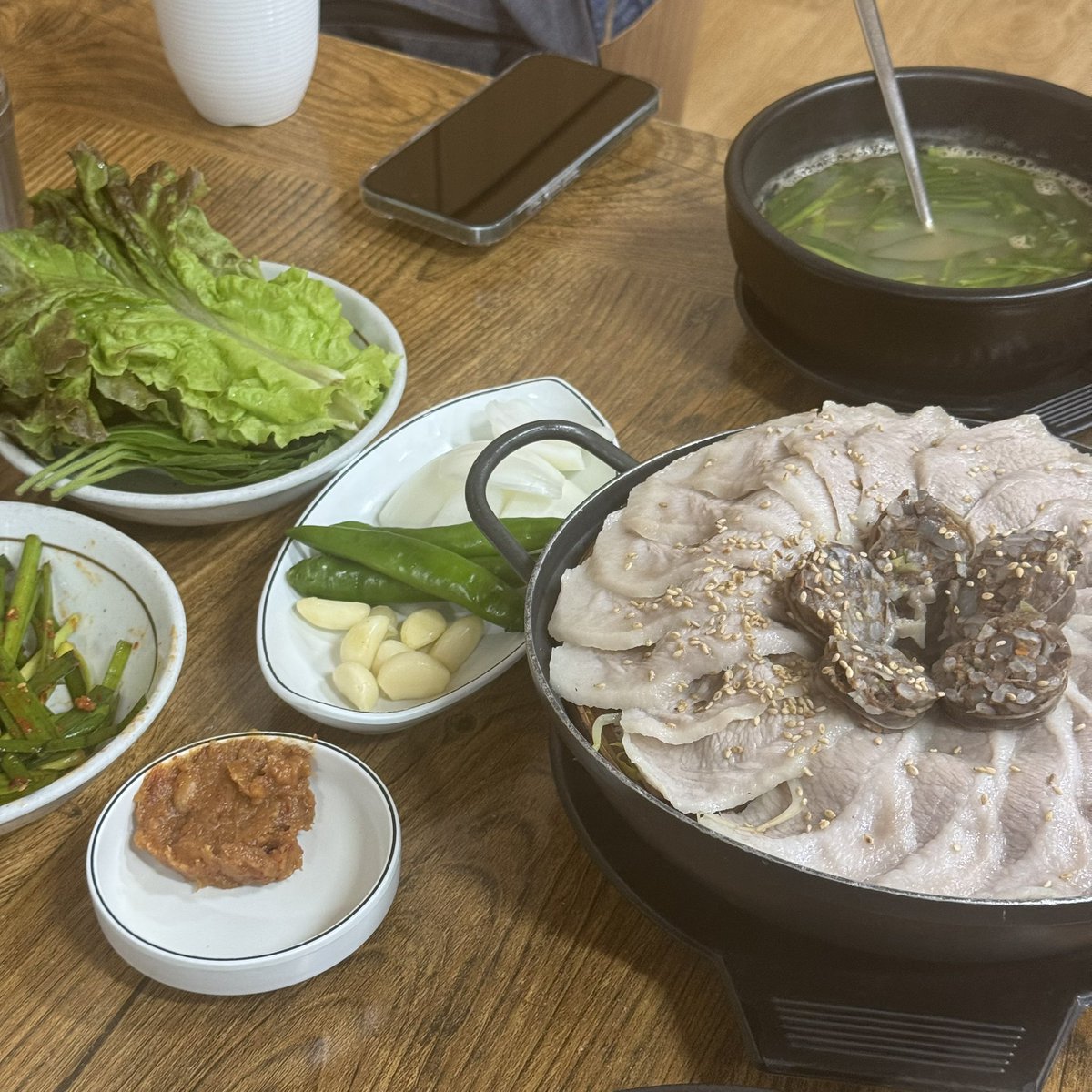 화목정 돼지수백. 깔끔하고 깊고 너무 맛있…