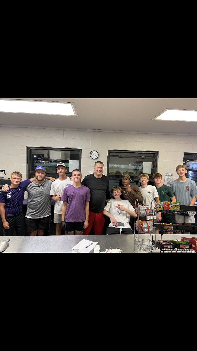 Thank you to our guys who worked the concession stand tonight! Congratulations to the Elkins JH Football Team on the Win!
#ELKPRIDE
