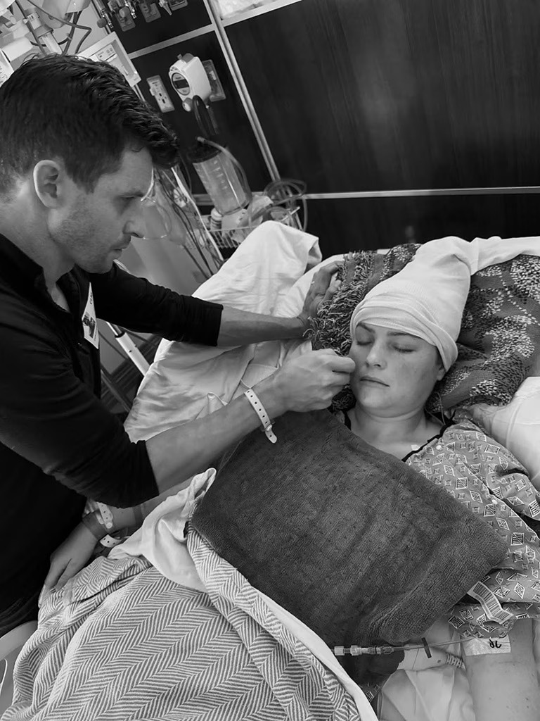alphagallery1's tweet photo. 🚨 Bringing Up Bates’ Erin Bates has suffered a severe seizure while hospitalized for septic shock. Prayers for her recovery. 🙏💙 #BringingUpBates #ErinBates https://t.co/iTuMMJr8rU