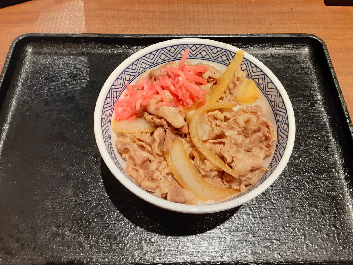 加藤です。
今日のお昼は吉野家の牛丼を頂きました。
いつ食べても美味しいですね。
#吉野家　#牛丼　#津田沼　#ランチ