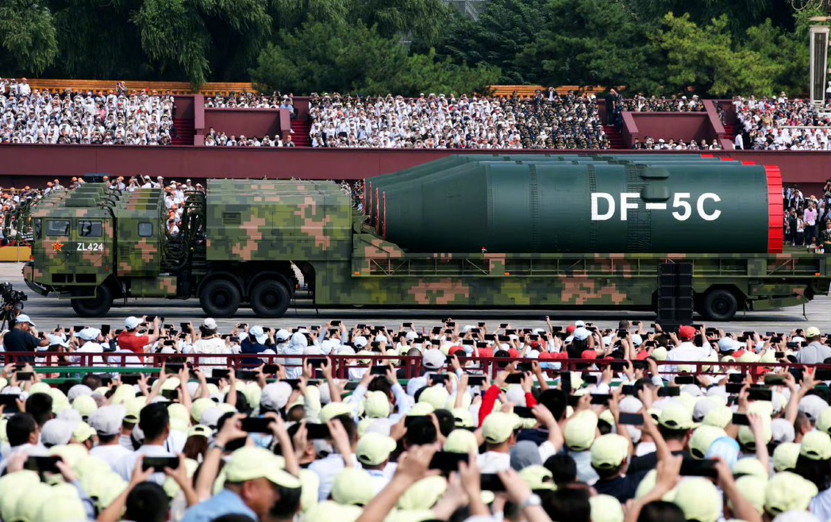 nuannua19142430's tweet photo. 来看亿点点震撼！
中国排面一看一个哇塞🇨🇳
#DF5C 
#df61 
#九三胜利日大阅兵 https://t.co/mMS1I4pHkJ