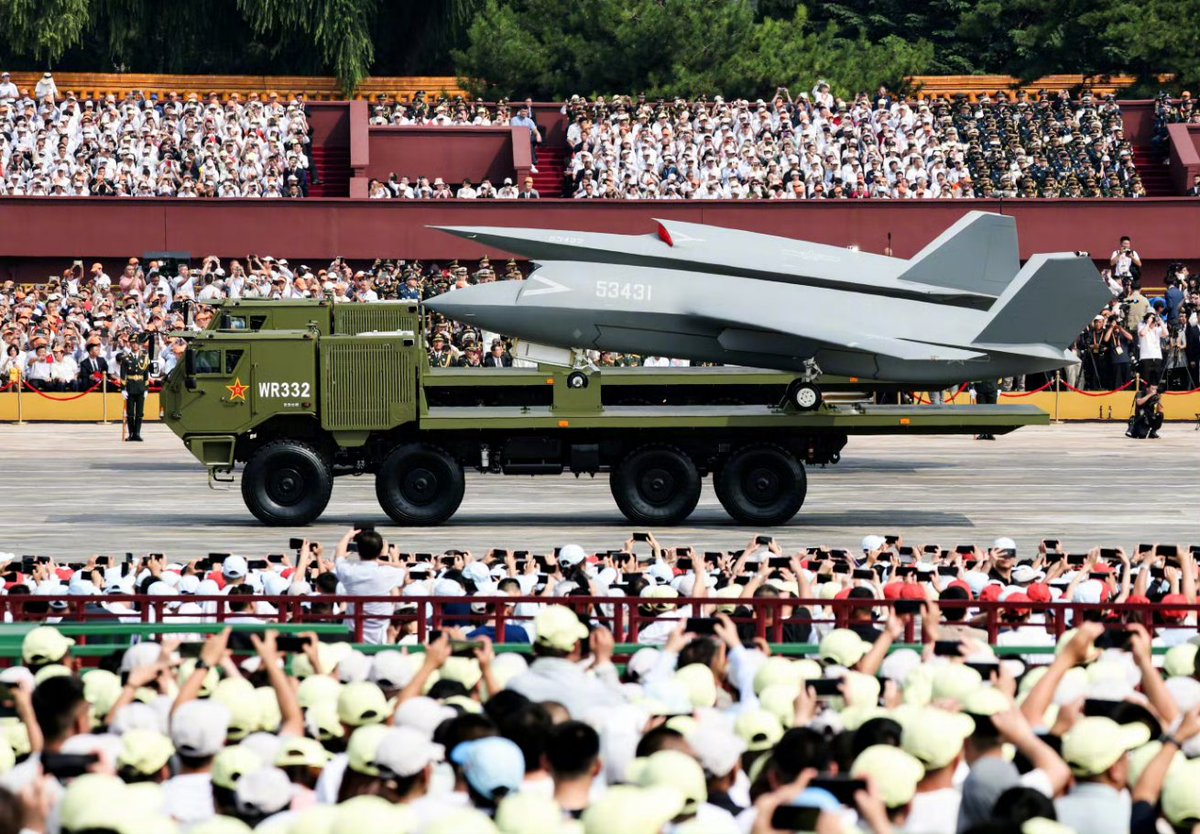 nuannua19142430's tweet photo. 来看亿点点震撼！
中国排面一看一个哇塞🇨🇳
#DF5C 
#df61 
#九三胜利日大阅兵 https://t.co/mMS1I4pHkJ