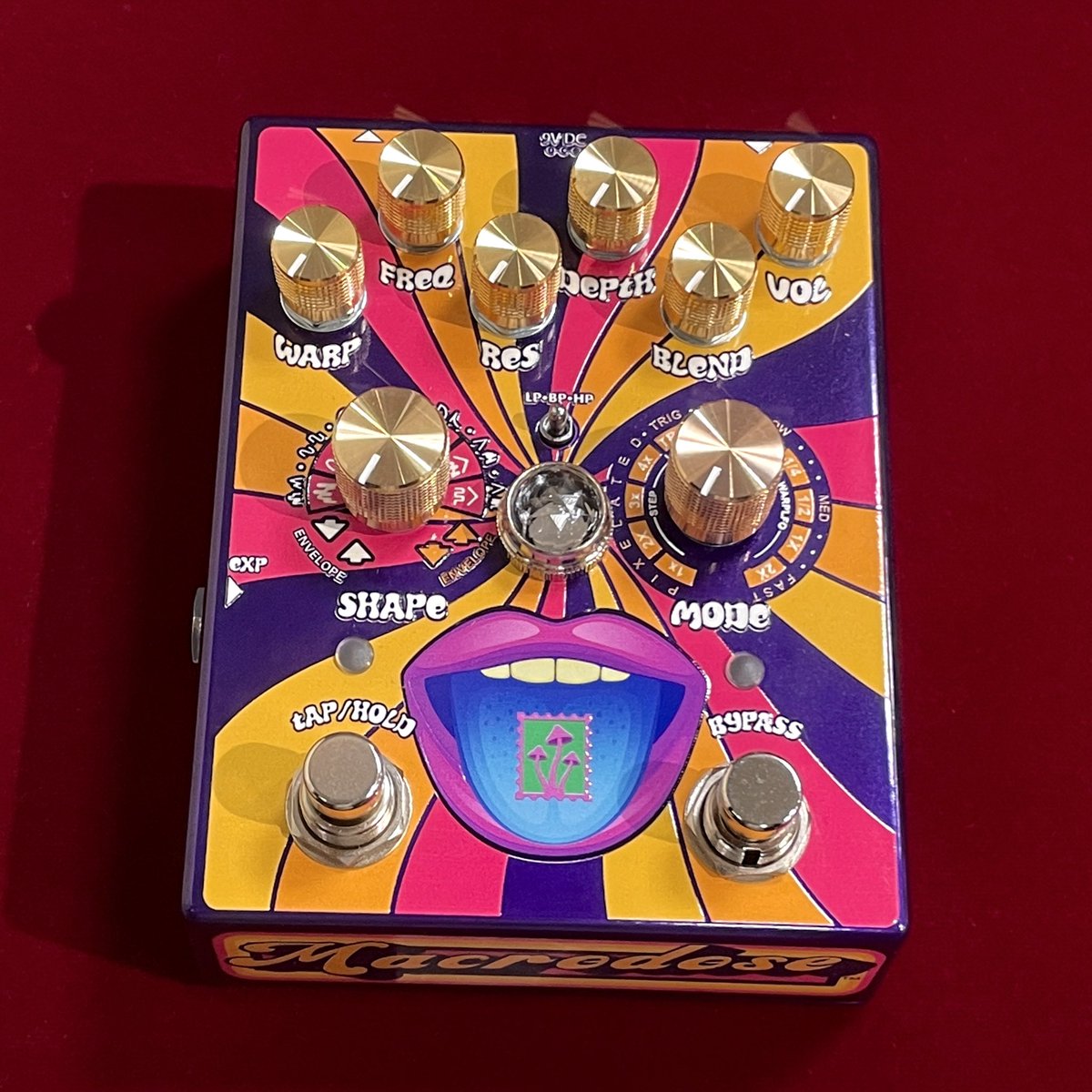 ROCKINN_namba's tweet photo. 【#ロックイン難波】好評再入荷!気になるフィルター「#AllPedal」の"Macrodose"。ド派手な外観が個性的ですが「#Subdecay」創業者との共同開発により、あの生産完了の傑作モデルに改良を加えたようなサウンド&機能を彷彿させます!ベーシストの皆さんぜひお試しください!→ https://t.co/eKOEmieiGW https://t.co/ivFOvObXKi