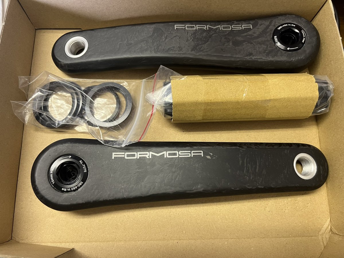 FORMOSAカーボンクランクが特価です。 170mm、30mmスピンドル 限定1