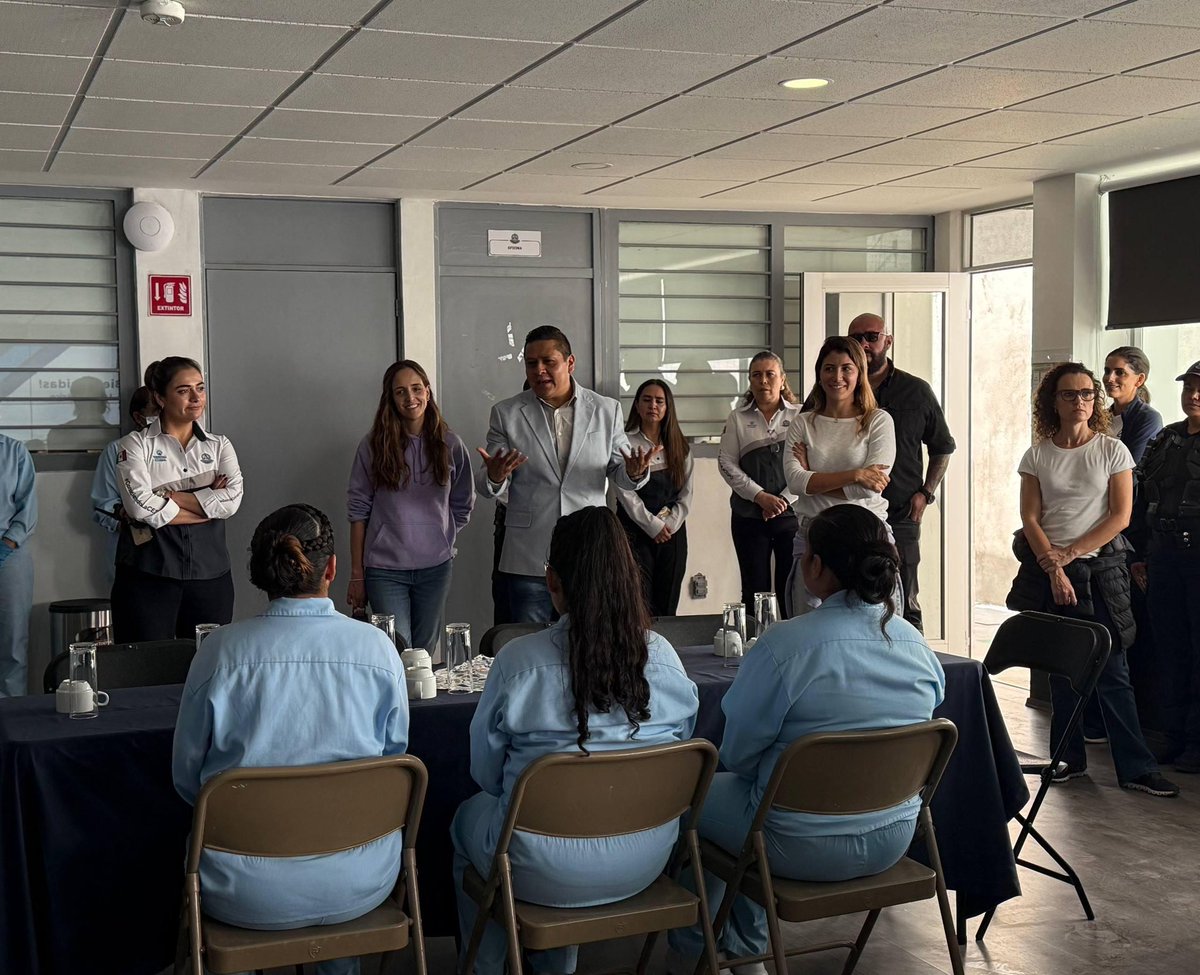 Siempre que visito el sistema penitenciario de Qro. digo lo mismo: son el ejemplo de cómo SÍ se pueden hacer las cosas bien. 

No por nada son el sistema penitenciario #1 del país (no lo digo yo, si no la <a href="/CNDH/">CNDH en México</a>)

¡Muchas felicidades por su gran trabajo y apertura! <a href="/cespq_qro/">Comisión Estatal del Sistema Penitenciario de Qro</a>