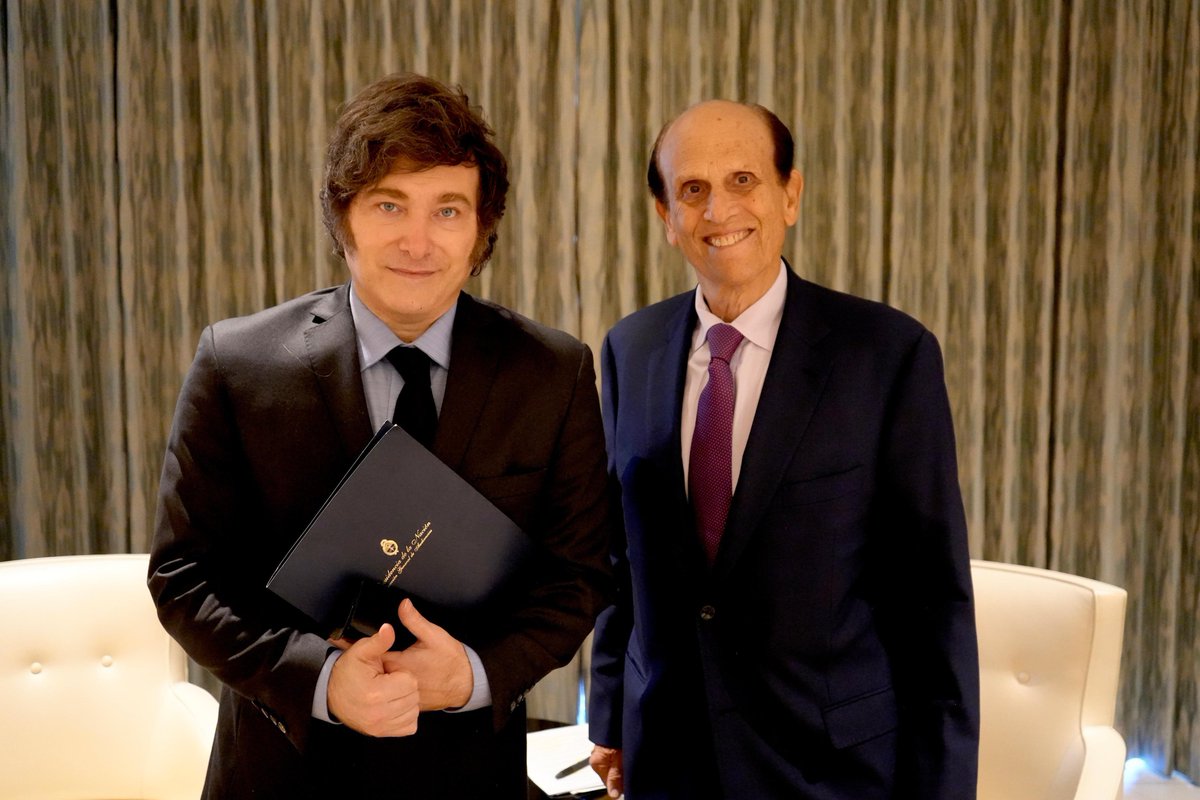mis2centavos's tweet photo. 🔴 ÁLBUM DE ESTAFADORES

@JMilei con...

1) Francisco Hauque, de la estafa #CoinX.
2) Jordan Belfort, alias "El Lobo de Wall Street".
3) Hayden Davis, de la estafa $LIBRA.
4) Michael Milken, que inspiró el personaje de Gordon Gekko en la película "Wall Street".

¿Hace falta algo más para que se den cuenta?