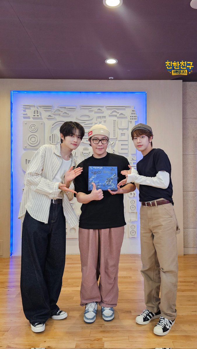 mbcbf_bf's tweet photo. 🙌친친🙌

#친친서포터즈 #전민욱 #송승호
#클로즈유어아이즈 #CLOSEYOUREYES
#친한친구이현입니다 @closeyoureyes_7

9월의 친친 서포터즈 🐱🥜냥콩즈와의 첫 만남❣️
간택을 기다리는 쪽이라는 냥콩즈에게
친친이 열심히 다가갈게요🏃 우리 짱친해요🫶 https://t.co/N989sDRFWU