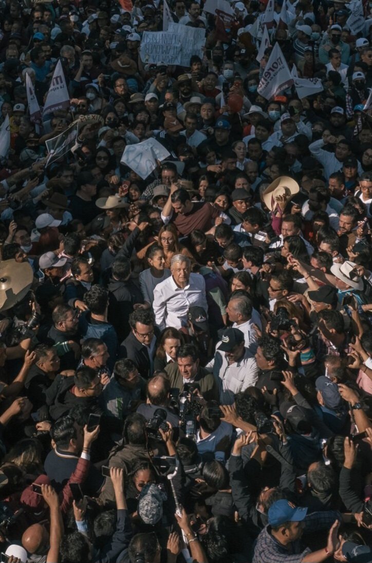 Estuvimos ese día  contigo presidente AMLO y estaremos por siempre y para siempre contigo..
Amor por mexico💪