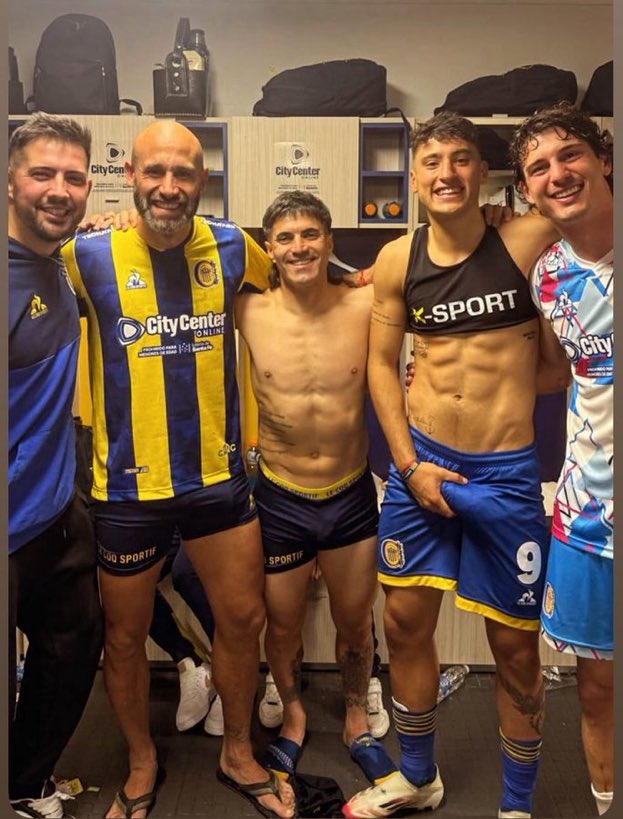 Lkroomguys's tweet photo. Argentinian footballers! Big bulges! https://t.co/ouHWW4S2Uu