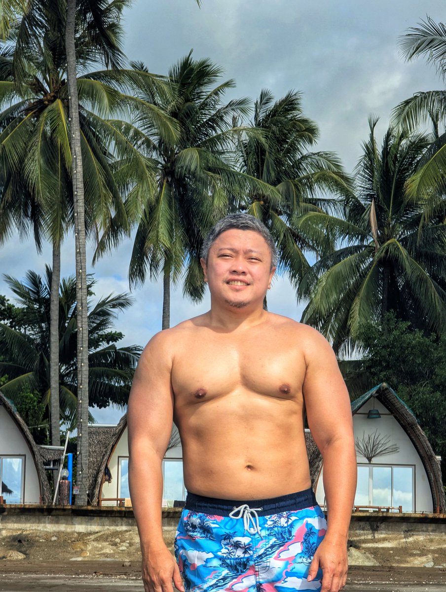 HomunculusZero1's tweet image. ...morning swim 🌅🏖️🙂😊🐷🐷🐷...