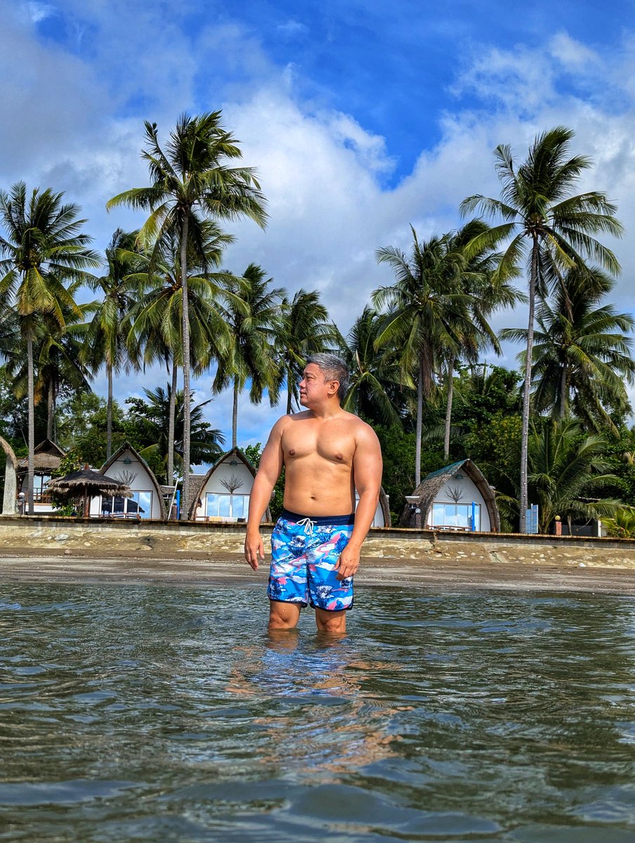 HomunculusZero1's tweet image. ...morning swim 🌅🏖️🙂😊🐷🐷🐷...