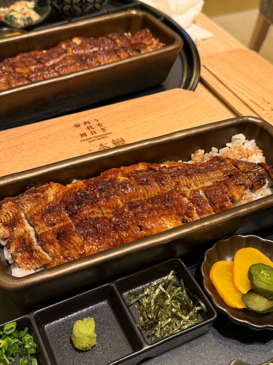 香港の鰻重はちょっと高い気がしますが、398香港ドルで約7560円。
でもおいしいです!😋😋