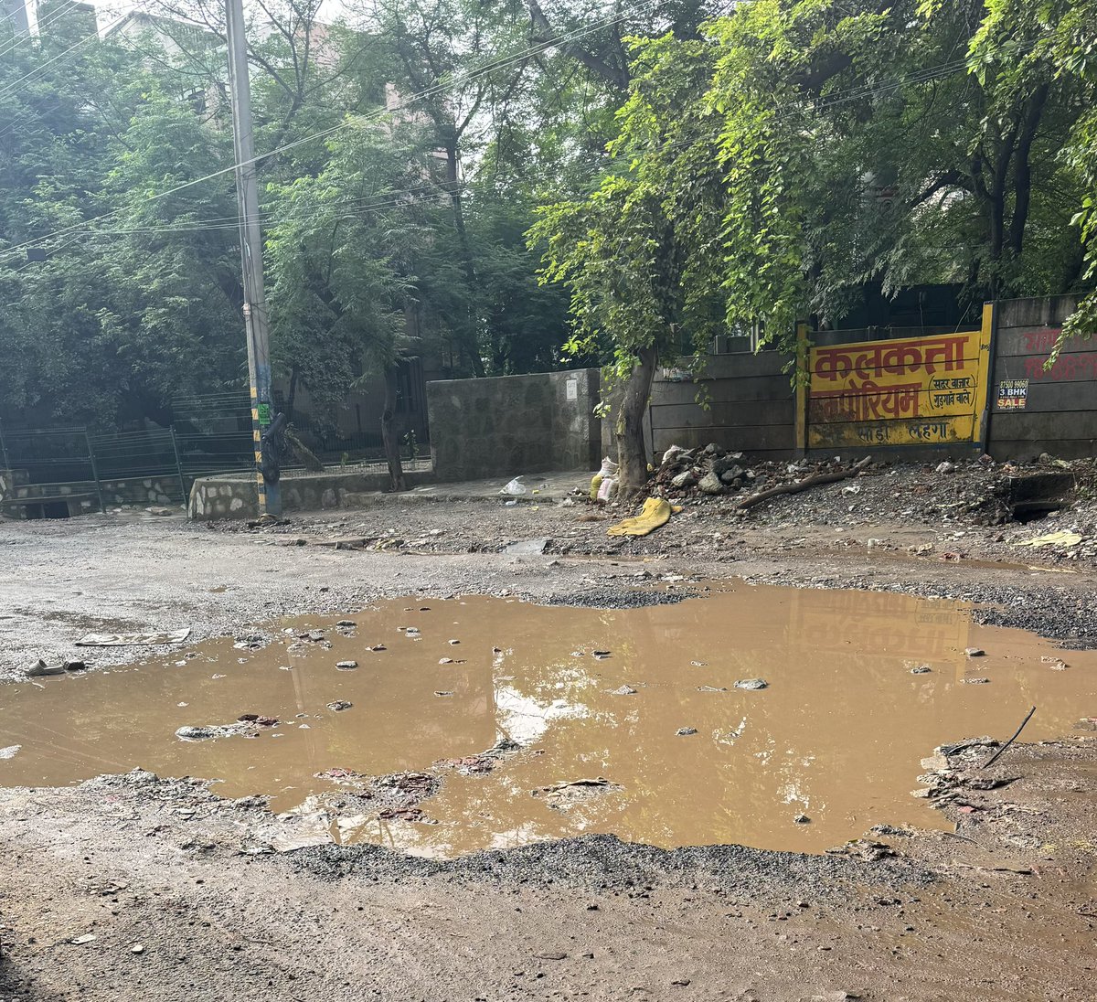 hivikumar's tweet photo. @MunCorpGurugram @CPCB_OFFICIAL @DC_Gurugram @narendramodi @MoRD_GoI @MukeshSharmaGG @OfficialGMDA @HsvpHaryana @BJP4Haryana @moefcc @diprogurugram1 @CAQM_Official This is the current condition of this road https://t.co/wwF7AnTBtO