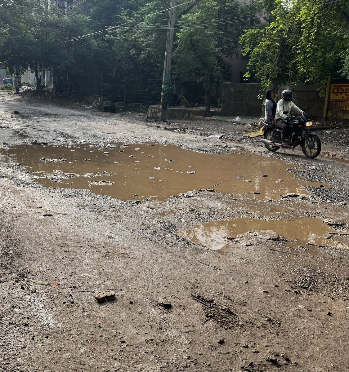 hivikumar's tweet photo. @MunCorpGurugram @CPCB_OFFICIAL @DC_Gurugram @narendramodi @MoRD_GoI @MukeshSharmaGG @OfficialGMDA @HsvpHaryana @BJP4Haryana @moefcc @diprogurugram1 @CAQM_Official This is the current condition of this road https://t.co/wwF7AnTBtO