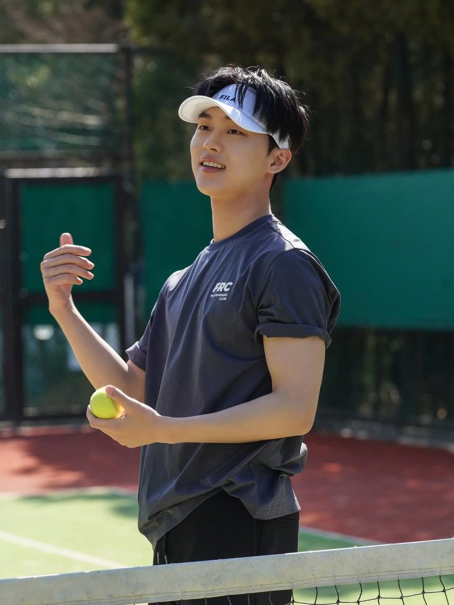 스포츠의류모델찰떡인데 1나번만더하자 
우리욱이불러주세요 소화정말잘해요