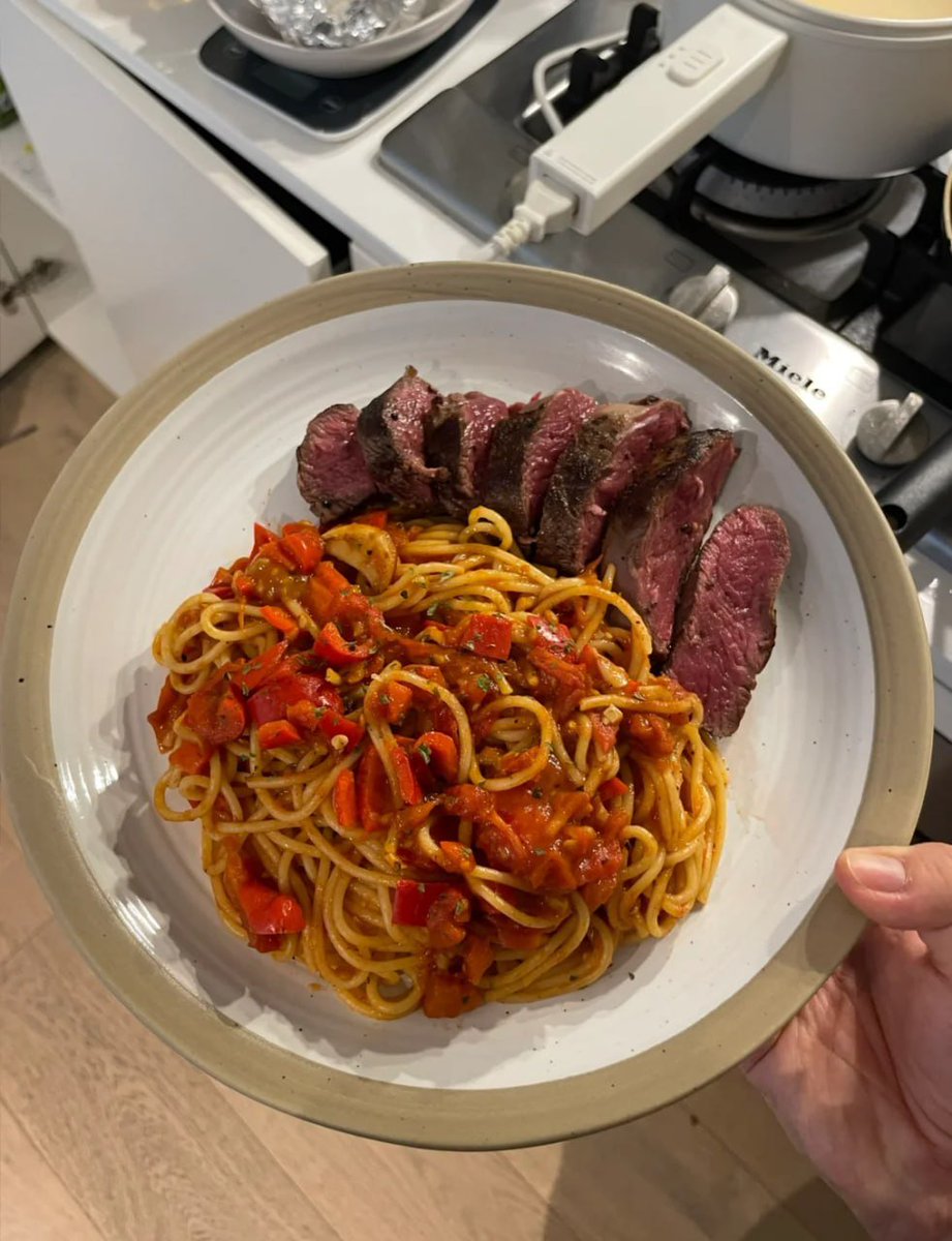 Lilbigthemc's tweet photo. #dinner https://t.co/wrGHqVOiUc