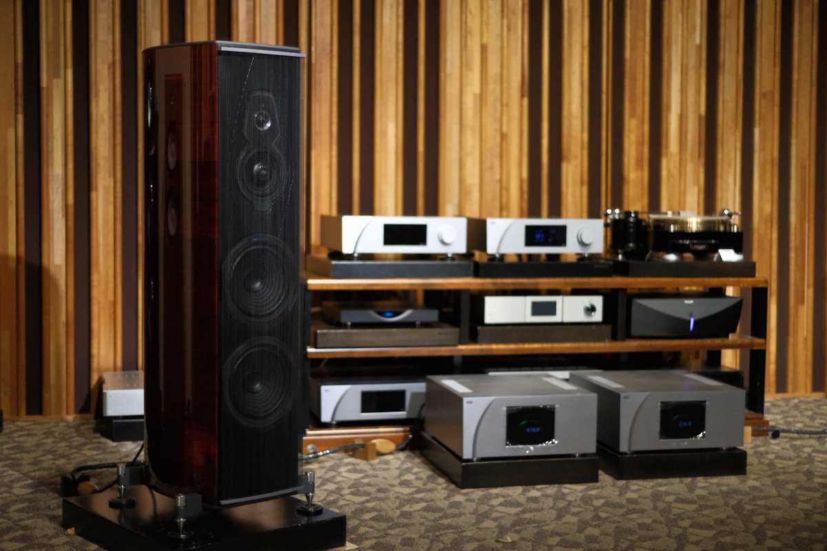 soundhunter1940's tweet photo. 【展示導入】
Sonus faber『Amati G5』
本日より常設展示となります。
芸術品のような、堂々と美しい佇まい。
鮮やかで色気のあるカラーリング。
愉悦に浸れる甘美なサウンド。
ぜひ店頭にてご体感ください!
https://t.co/otljb94uii
#Sonusfaber #AmatiG5 https://t.co/JyZrC48fvU