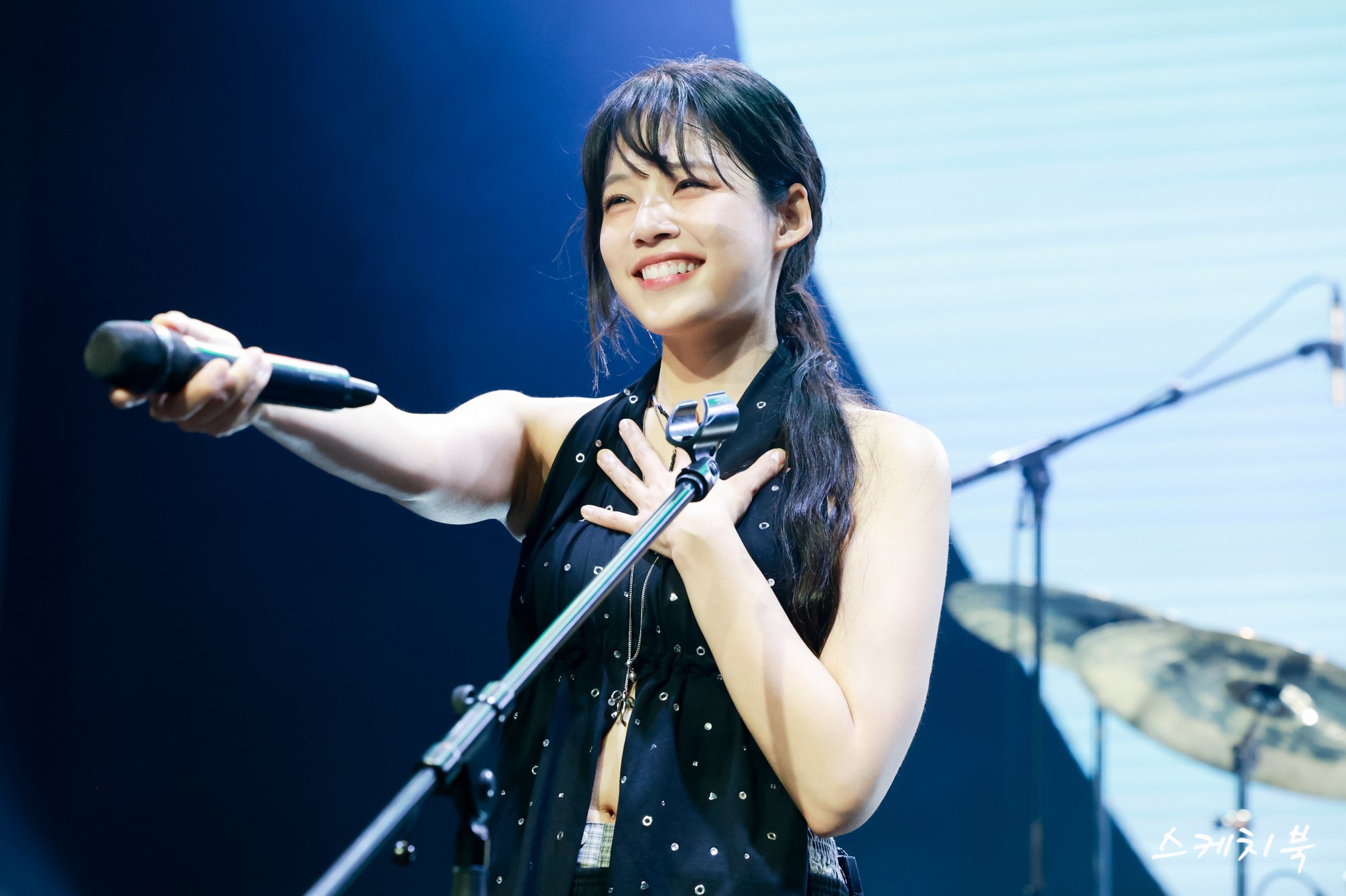 G0DVXThaYAA-NKw?format=jpg&name=large