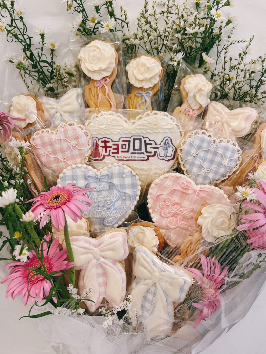 kyoccorohee's tweet photo. 今年はちょっと大人っぽいクッキーに♡⊹ https://t.co/XL4wDEI5rw
