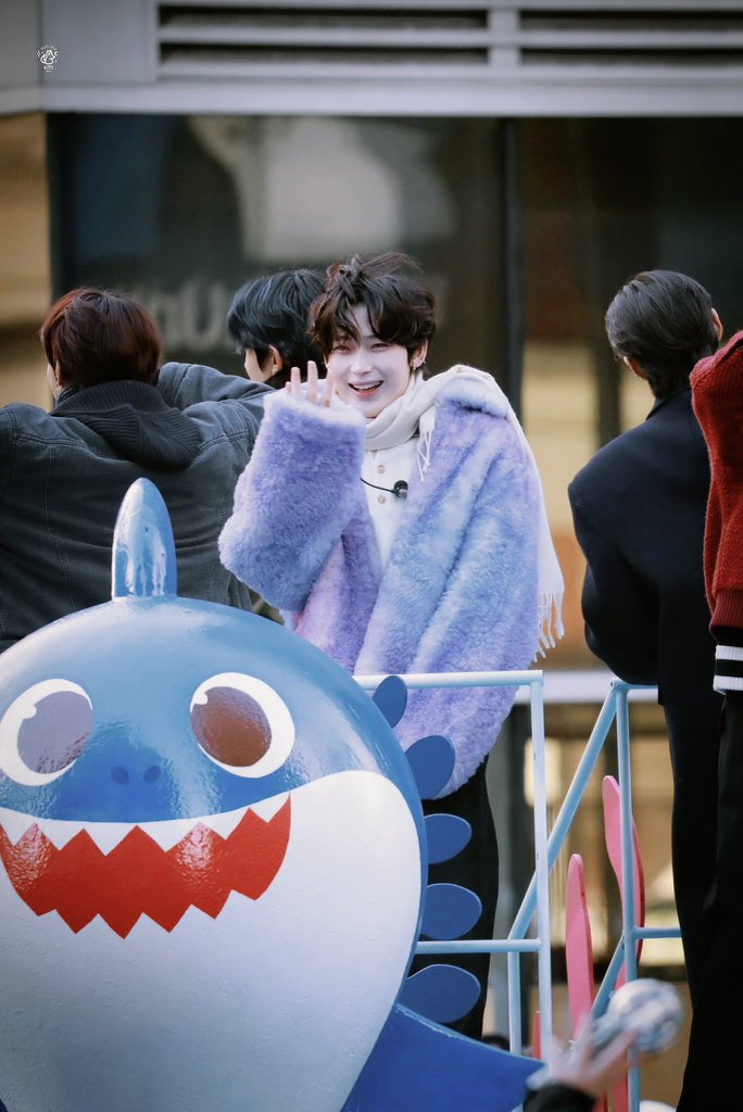 untouchableksn's tweet photo. LOOK AT THAT BABY! 🥹 #SUNOO https://t.co/OY8rW12iYg