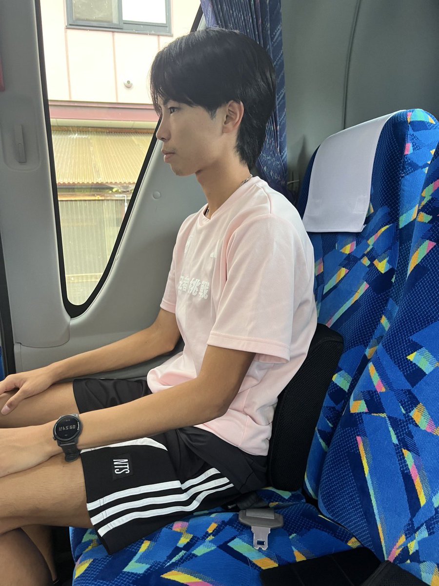 RISEさんより腰サポートクッションが届きました。 高反発素材で、腰が