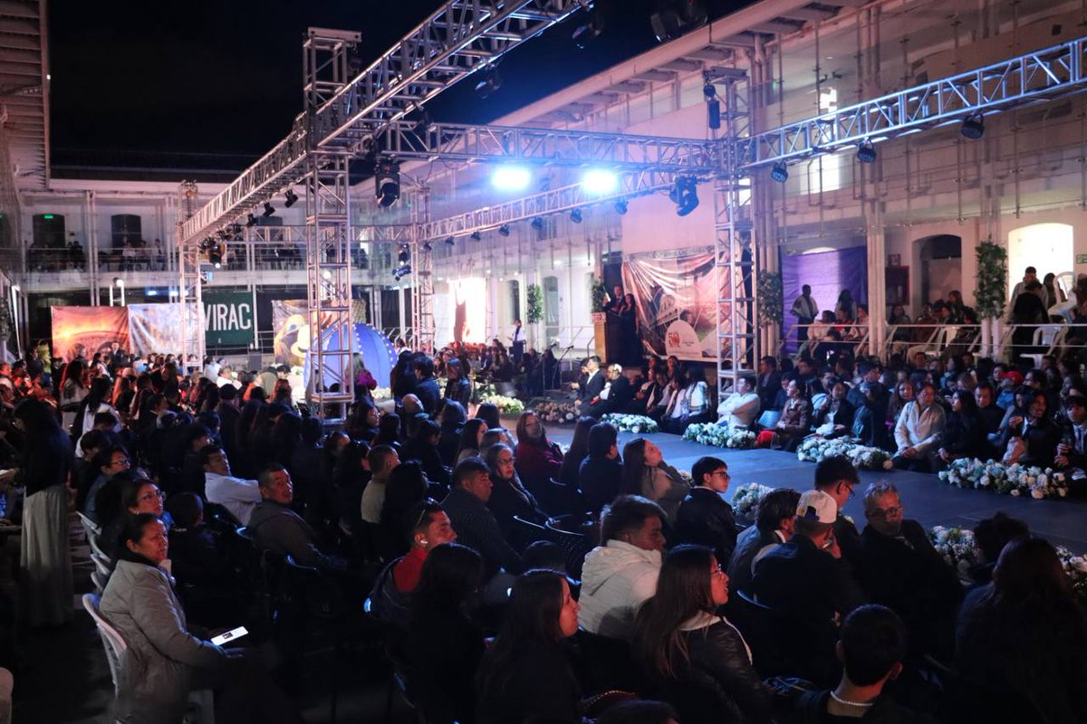 EduSuperiorEc's tweet photo. Hoy participamos en la XV Gala Cultural de la Moda del Instituto Superior Tecnológico de Turismo y Patrimonio Yavirac, una experiencia que reafirmó la importancia de la formación técnica y tecnológica en el país. 🧵 https://t.co/jW8gKoEdKM