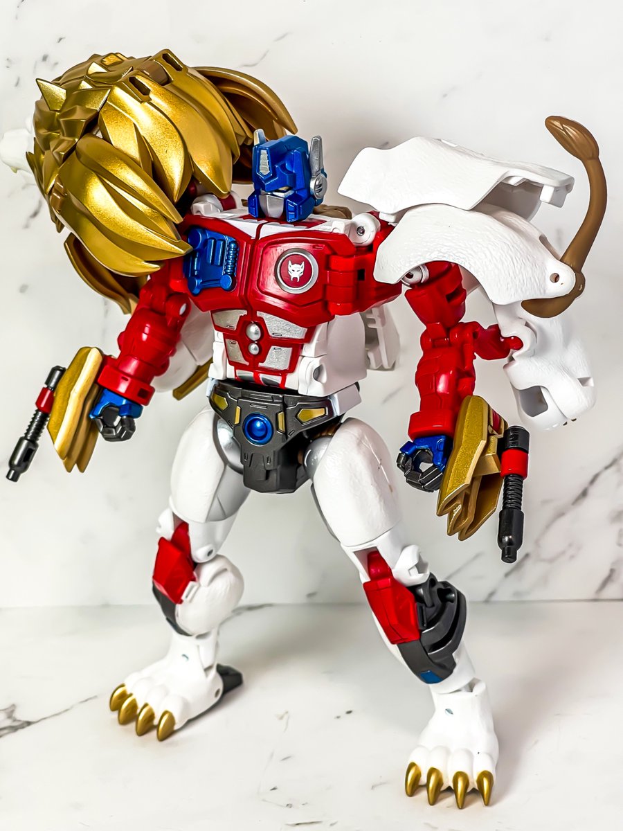「40thライオコンボイさーすがにこれはカッコ良すぎる レガシーレオプライムは買う」|マシーナリーとも子／9月3日コミティアF-68bのイラスト