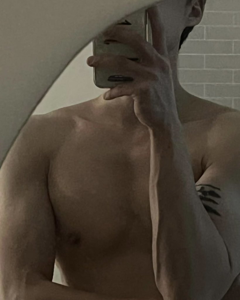 各位早安～
剛選完大學的課
今天要去健身加弄頭髮！！☺️
來來來
晚上約…健身🏋️